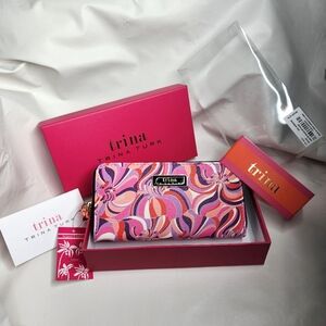 Trina Turk Wallet Large Zip Around Sea Anemone Pink Purple Swirls Gift Boxed NWT